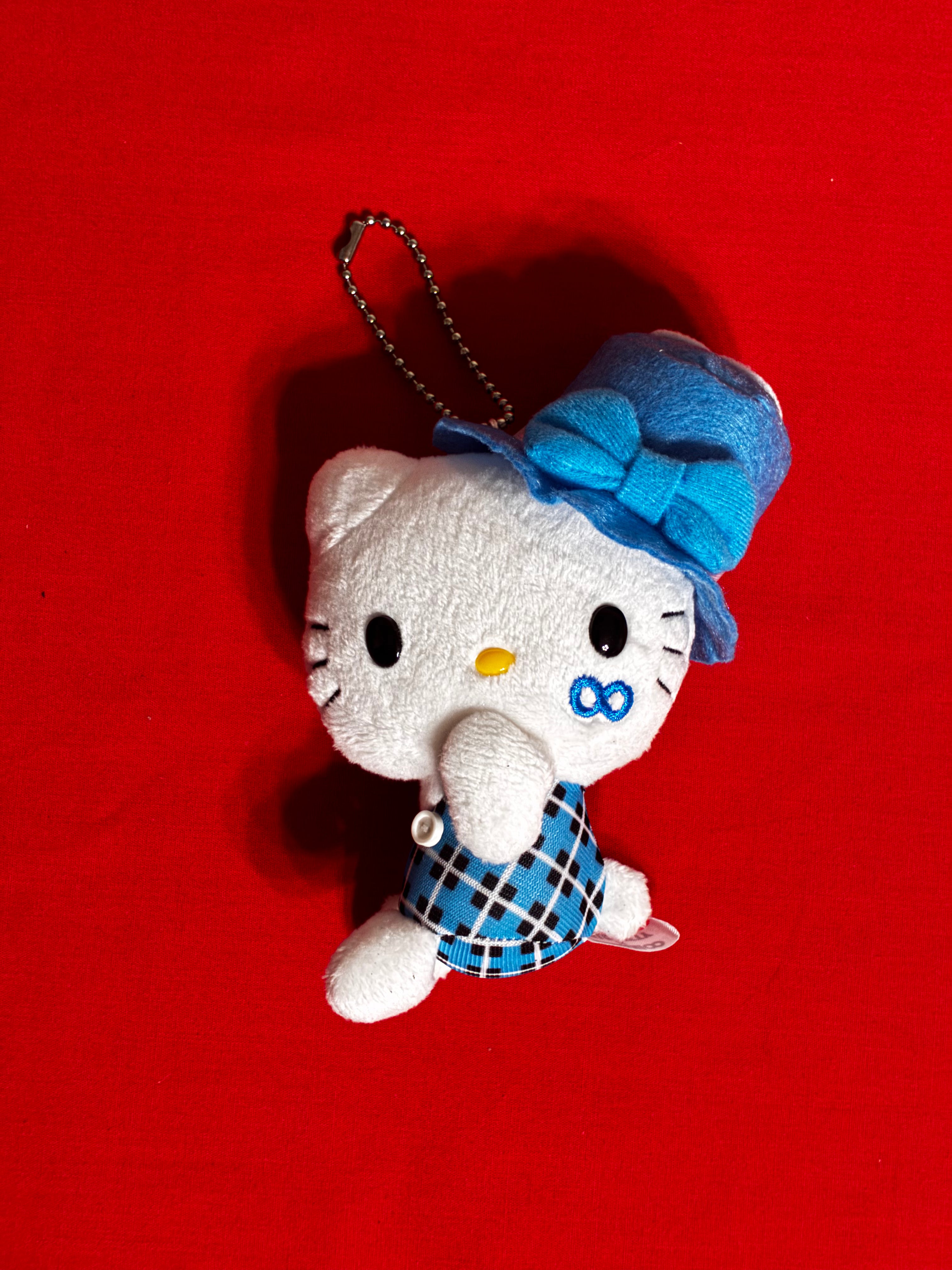 Super 8 hello kitty plushie keychain