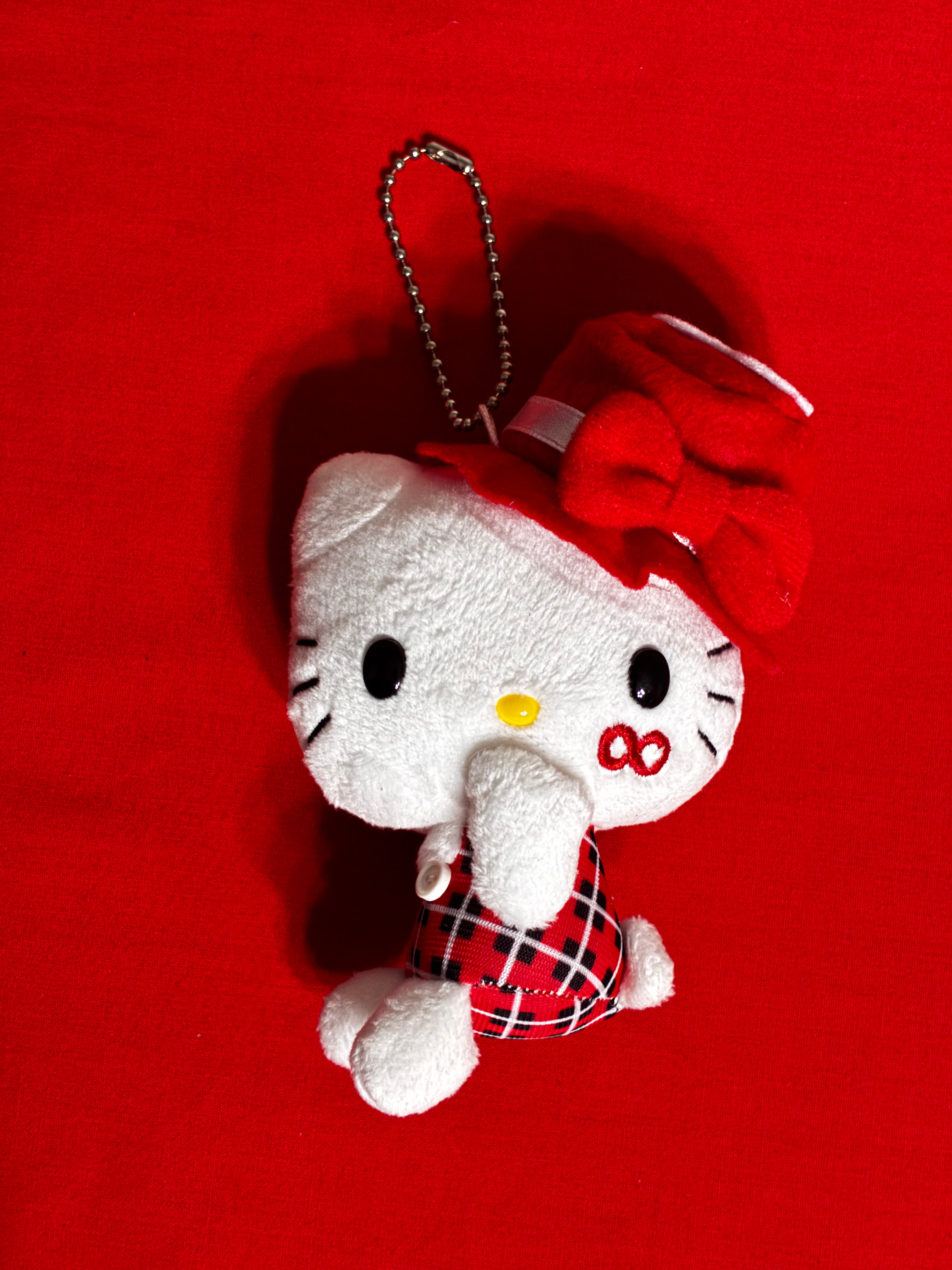 Super 8 hello kitty plushie keychain